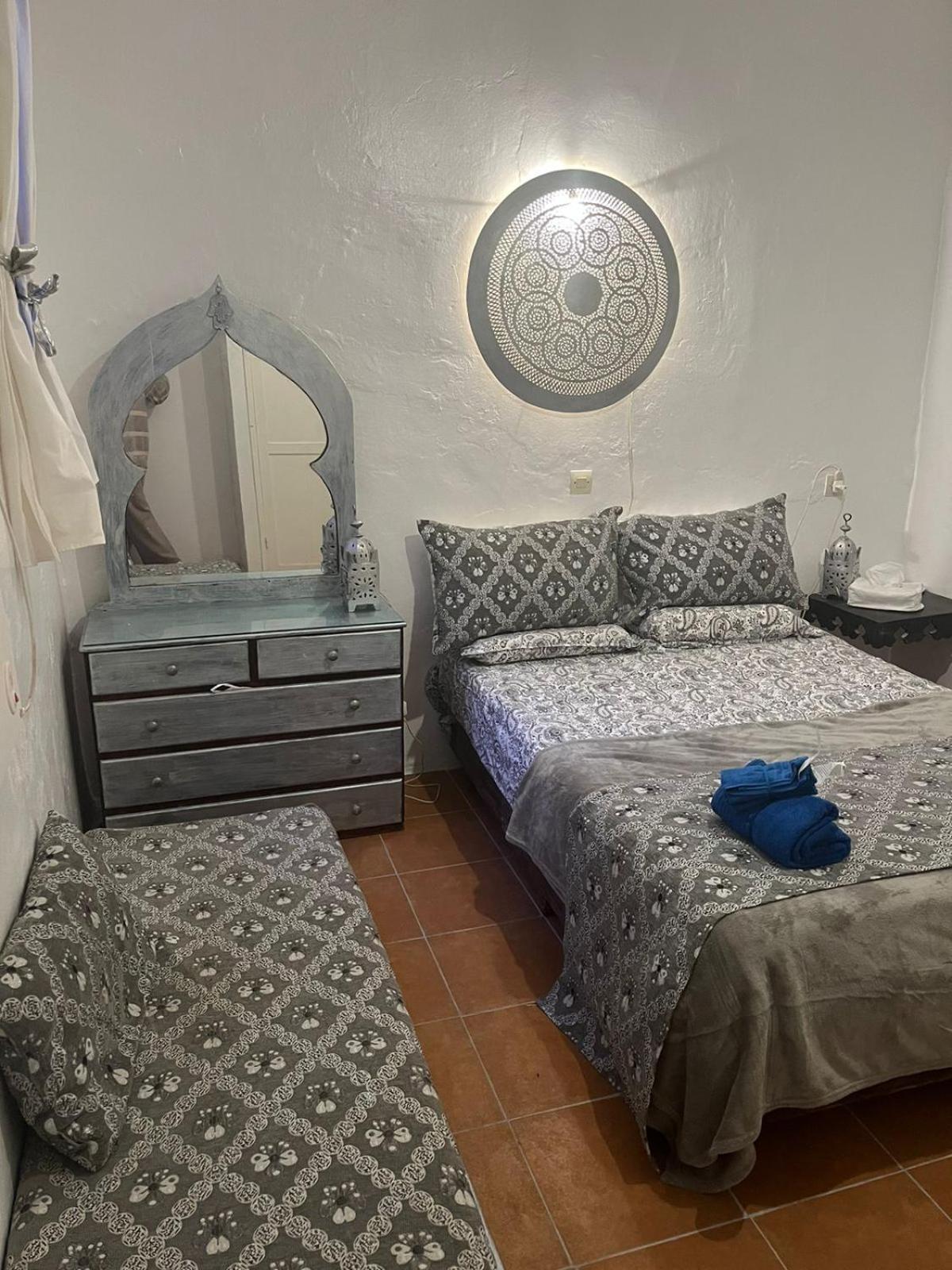 Hathor ,Casa Marroqui Con Dos Terrazas En La Medina Antigua , Ideal Parejas!! Wifi!! Асіла Екстер'єр фото